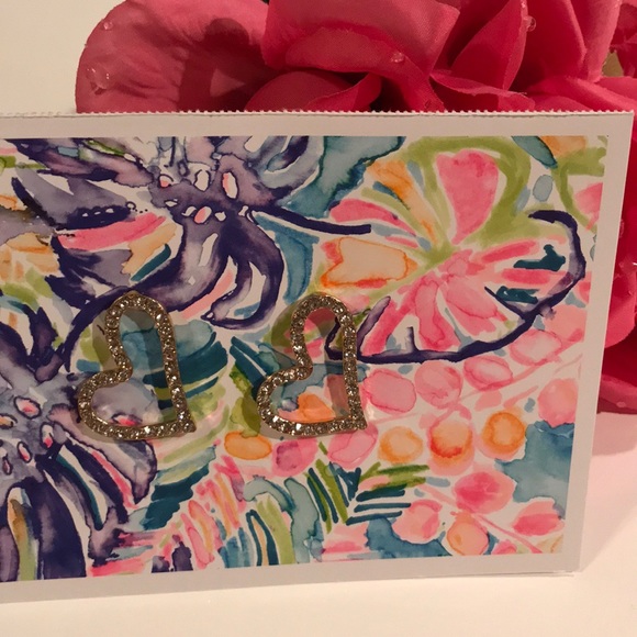 🌸💖PRETTY HEART SHAPED PIERCED EARRINGS💖🌸 - Picture 2 of 8